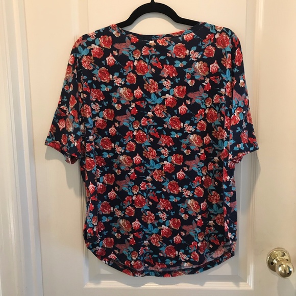 Jamby Styles Floral Swoop Tee Large - Picture 2 of 7